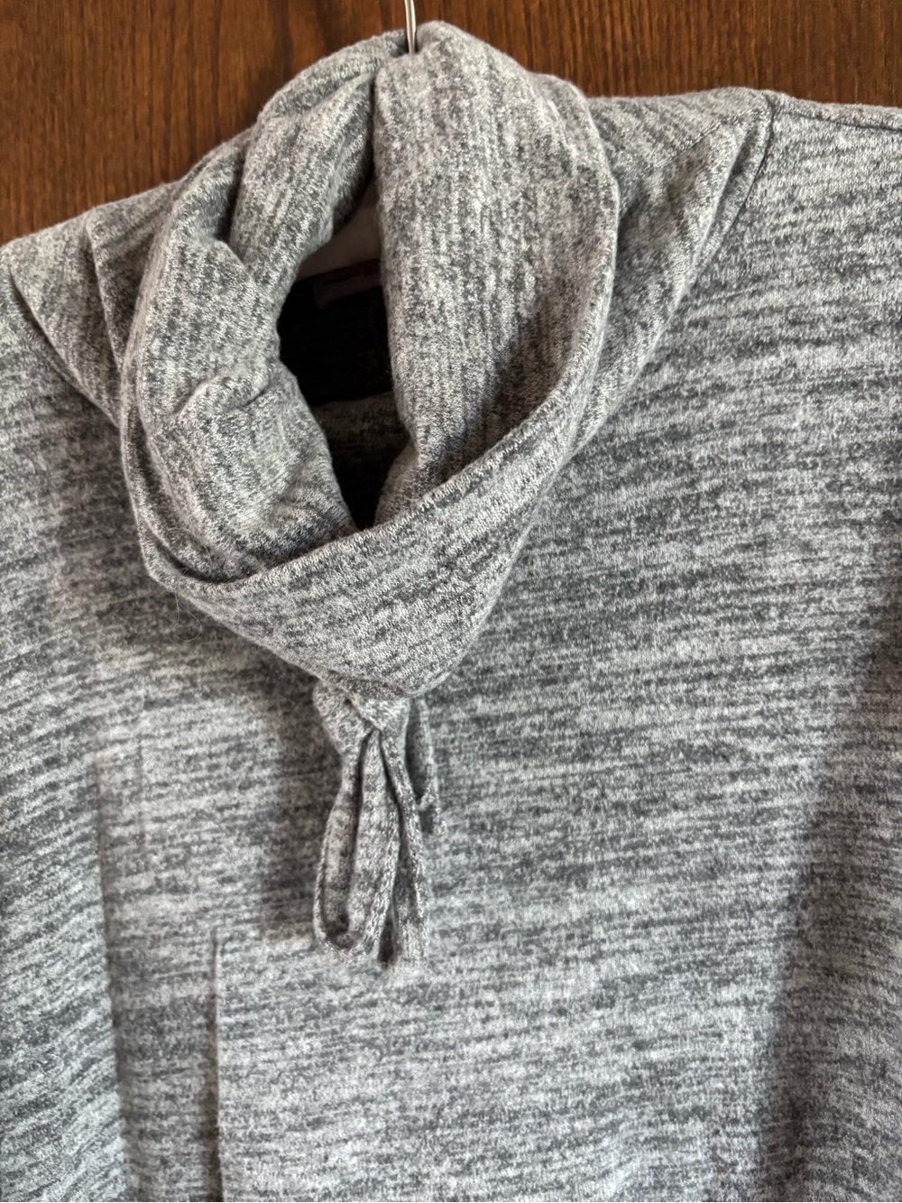 Soft Knit Gray Heathered Hacci Drawstring Funnel Neck Pullover.  Medium.
